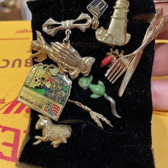 10 Vintage Pins - Mixed Variety - Picture 1 of 7